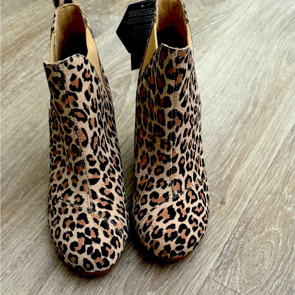 Tom’s Leopard wedge boots